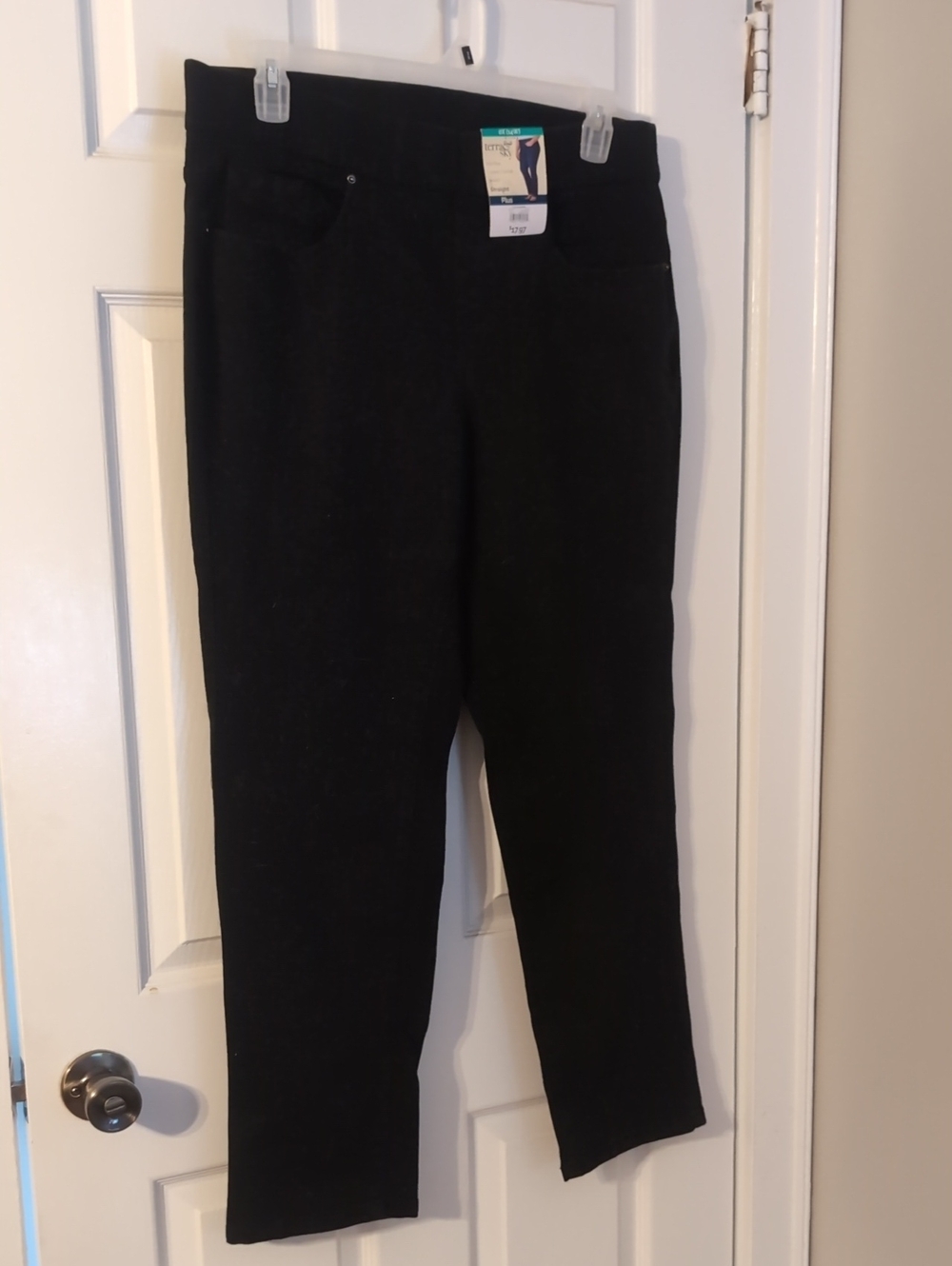 Terra & Sky Black Ankle Ponte Skinny Pants